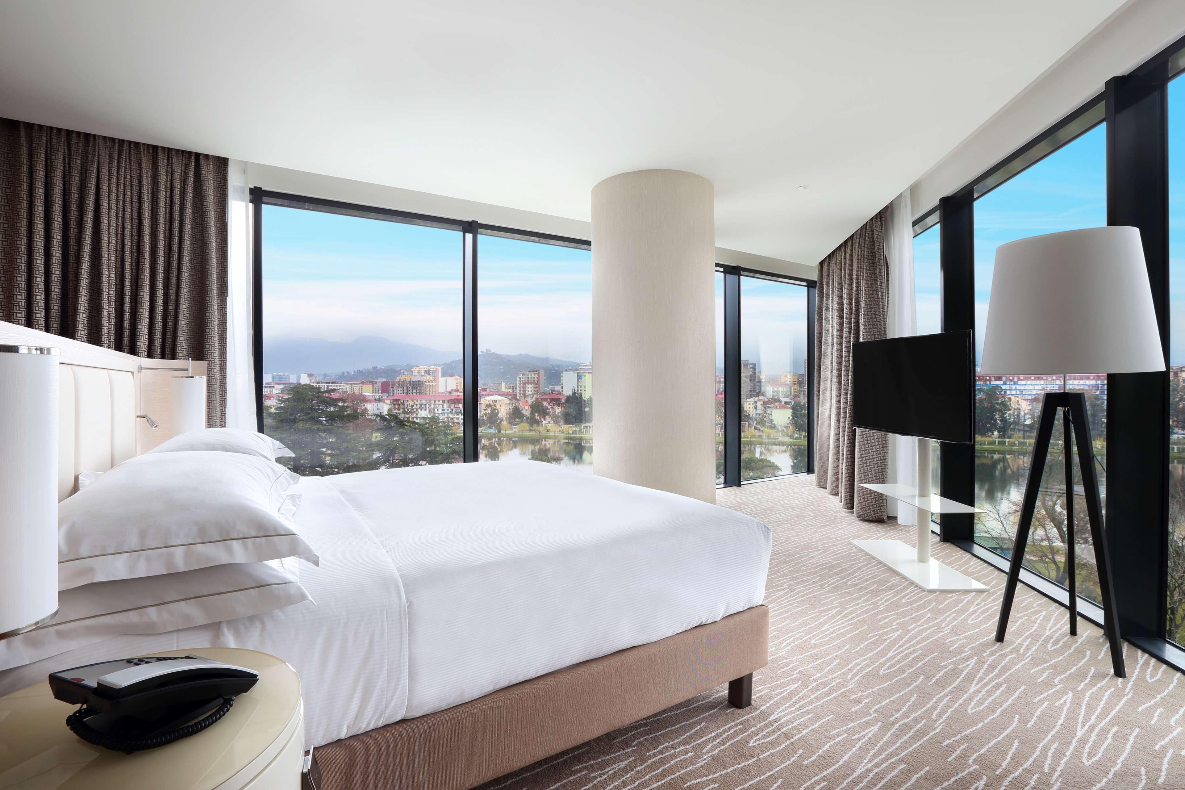 Hotel Hilton Batumi Esterno foto A bedroom at the hotel