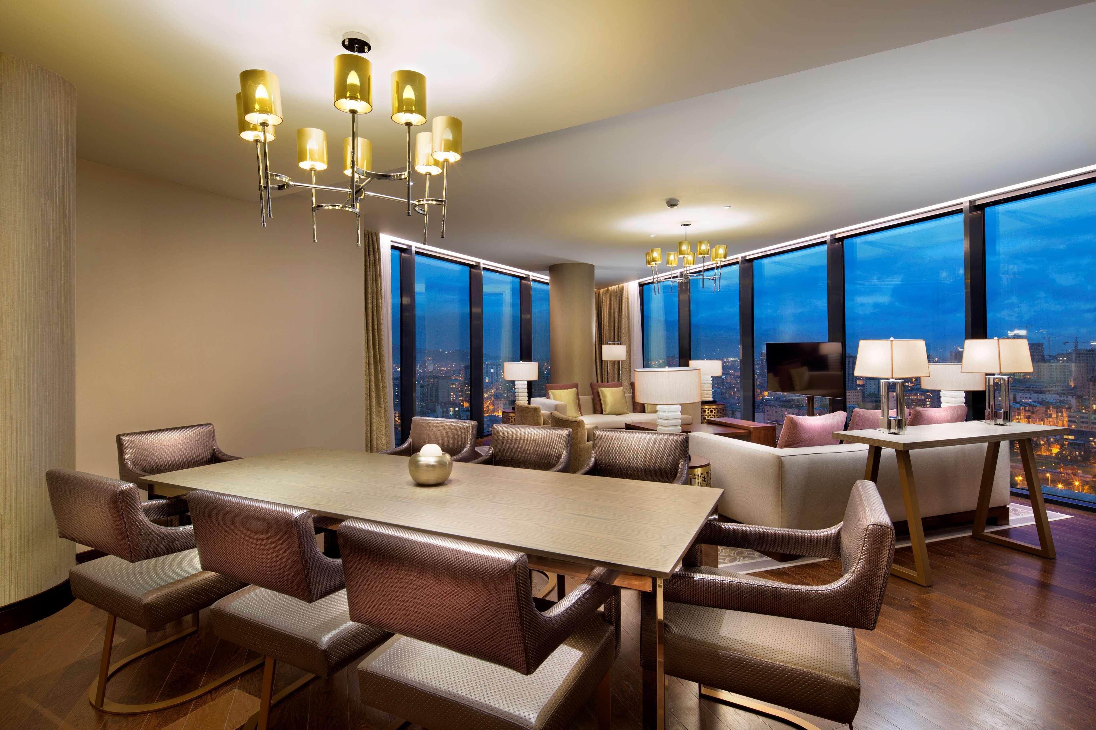 Hotel Hilton Batumi Esterno foto The Westin Club Lounge at the Westin Palace, Madrid