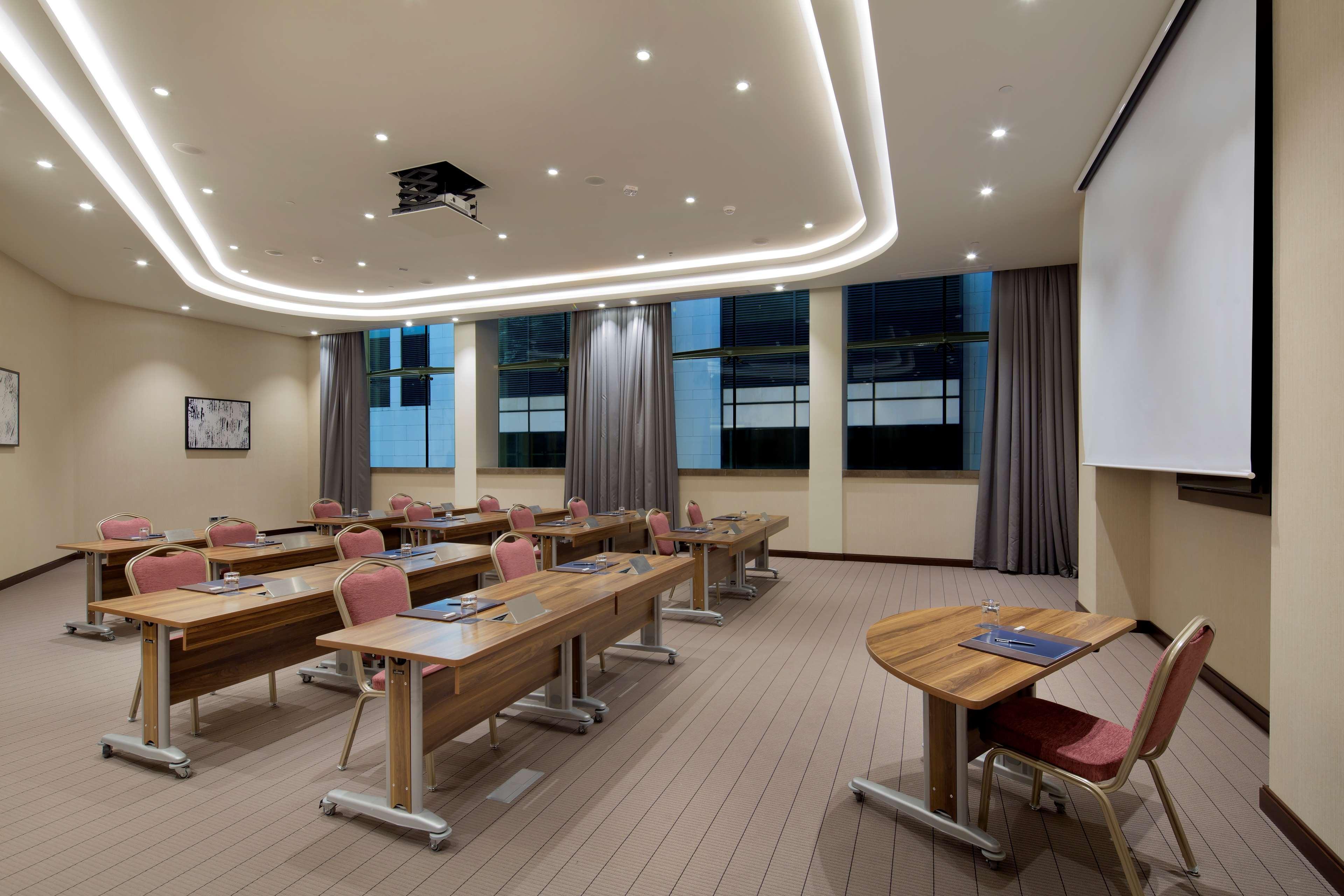 Hotel Hilton Batumi Esterno foto Meeting room