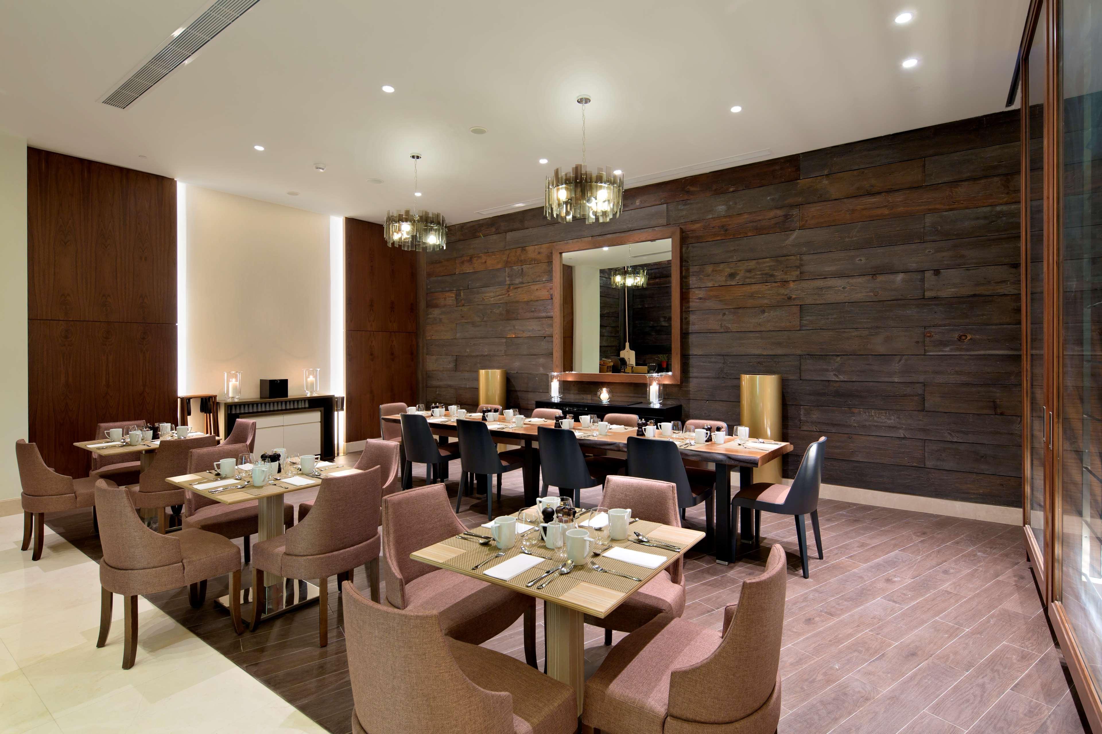 Hotel Hilton Batumi Esterno foto The restaurant