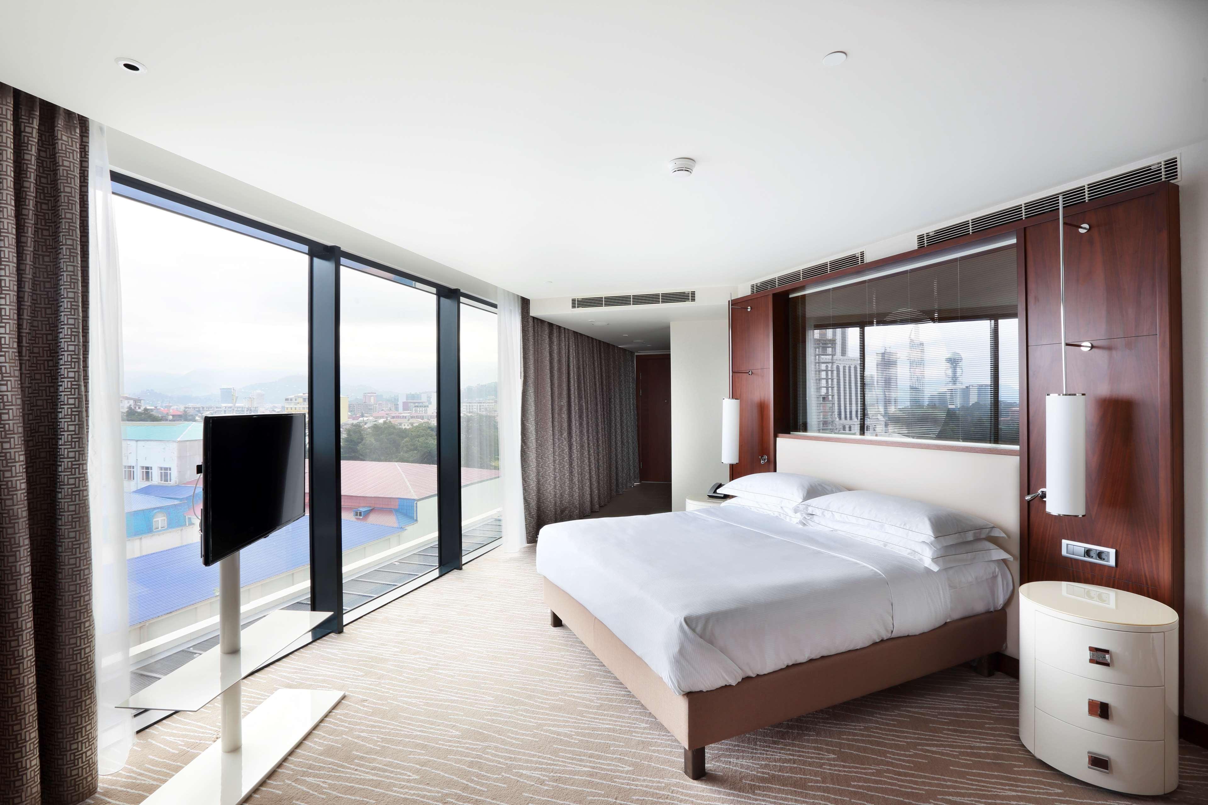 Hotel Hilton Batumi Esterno foto A bedroom at the hotel