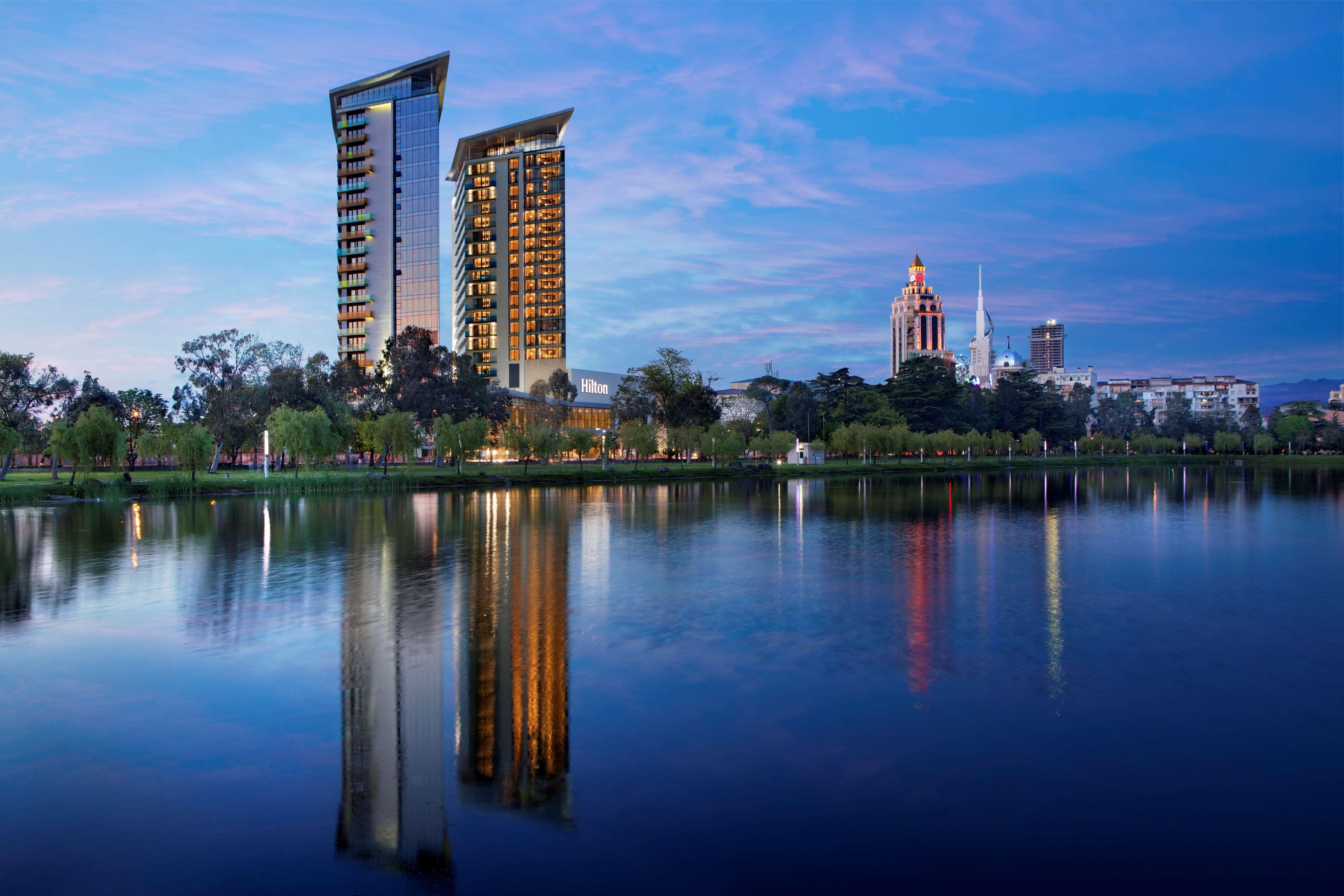 Hotel Hilton Batumi Esterno foto The Lakes residential complex