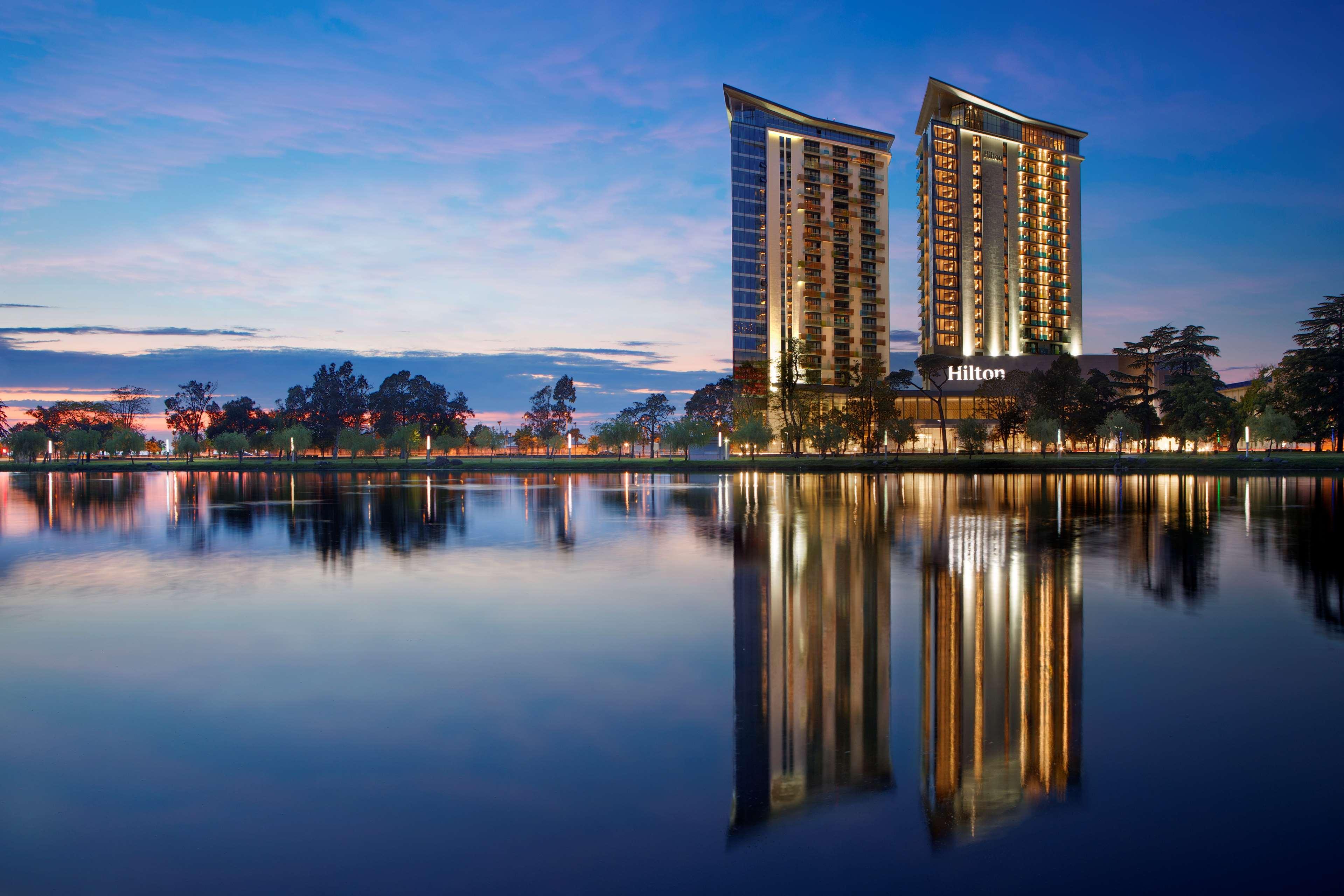 Hotel Hilton Batumi Esterno foto The Lakes College