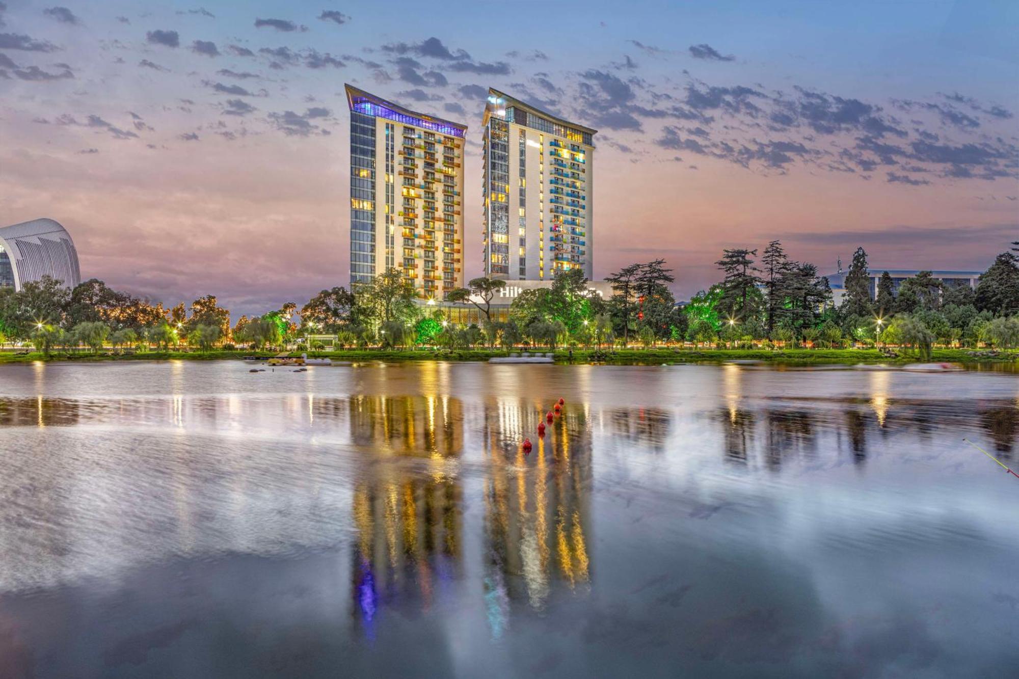 Hotel Hilton Batumi Esterno foto The Ritz-Carlton, Lake Las Vegas