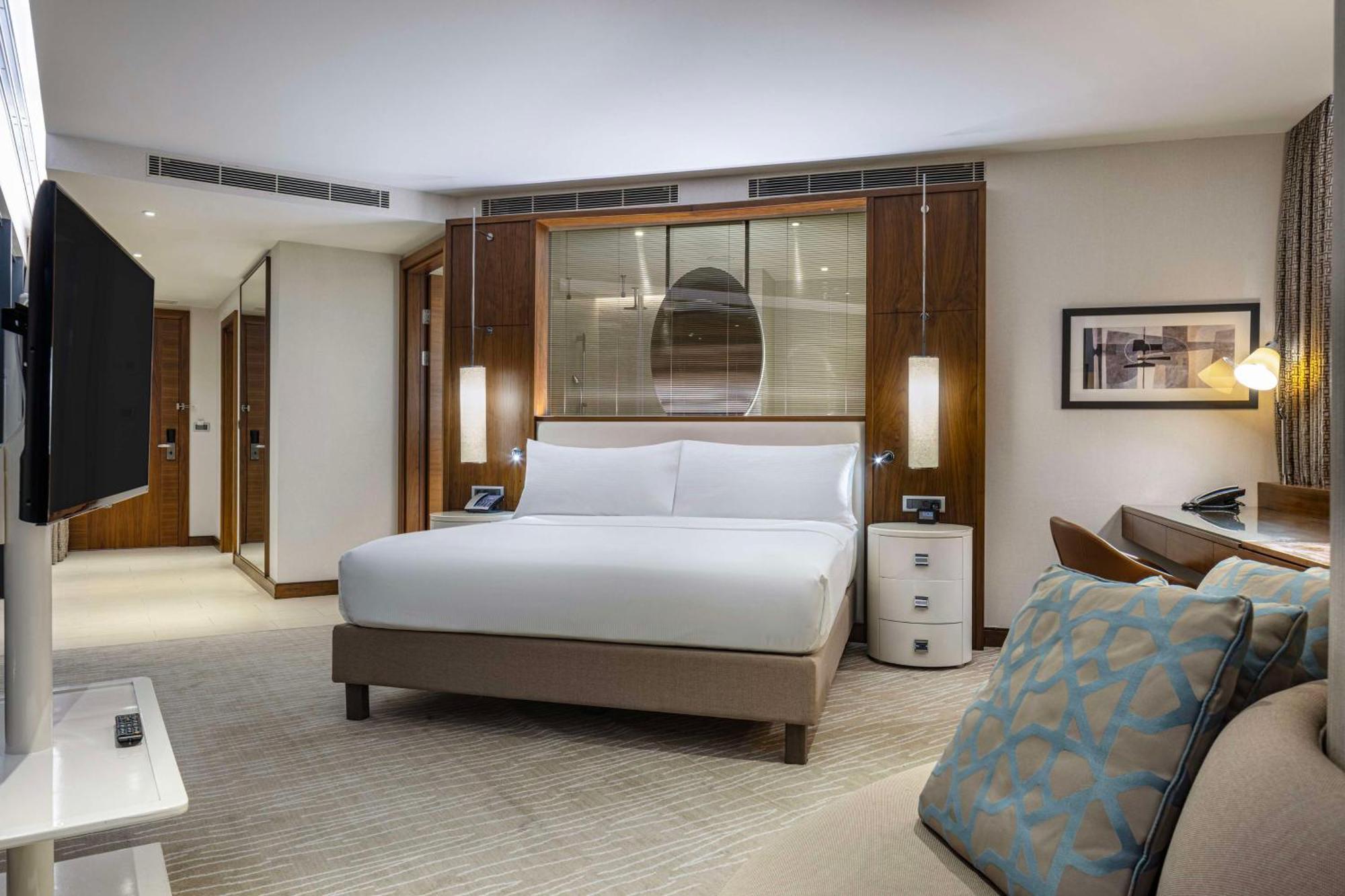 Hotel Hilton Batumi Esterno foto A bedroom at the hotel