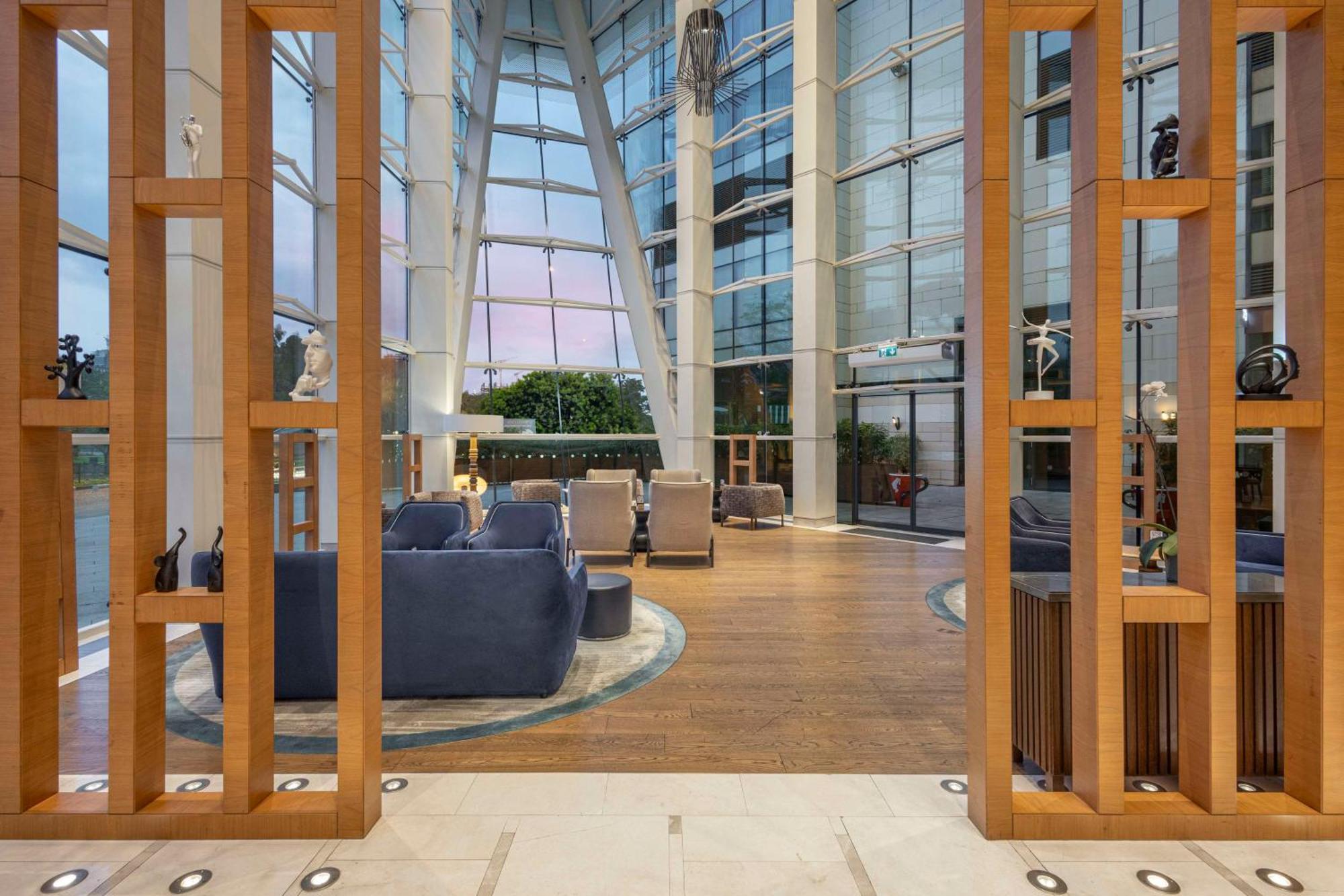 Hotel Hilton Batumi Esterno foto The interior of the lounge